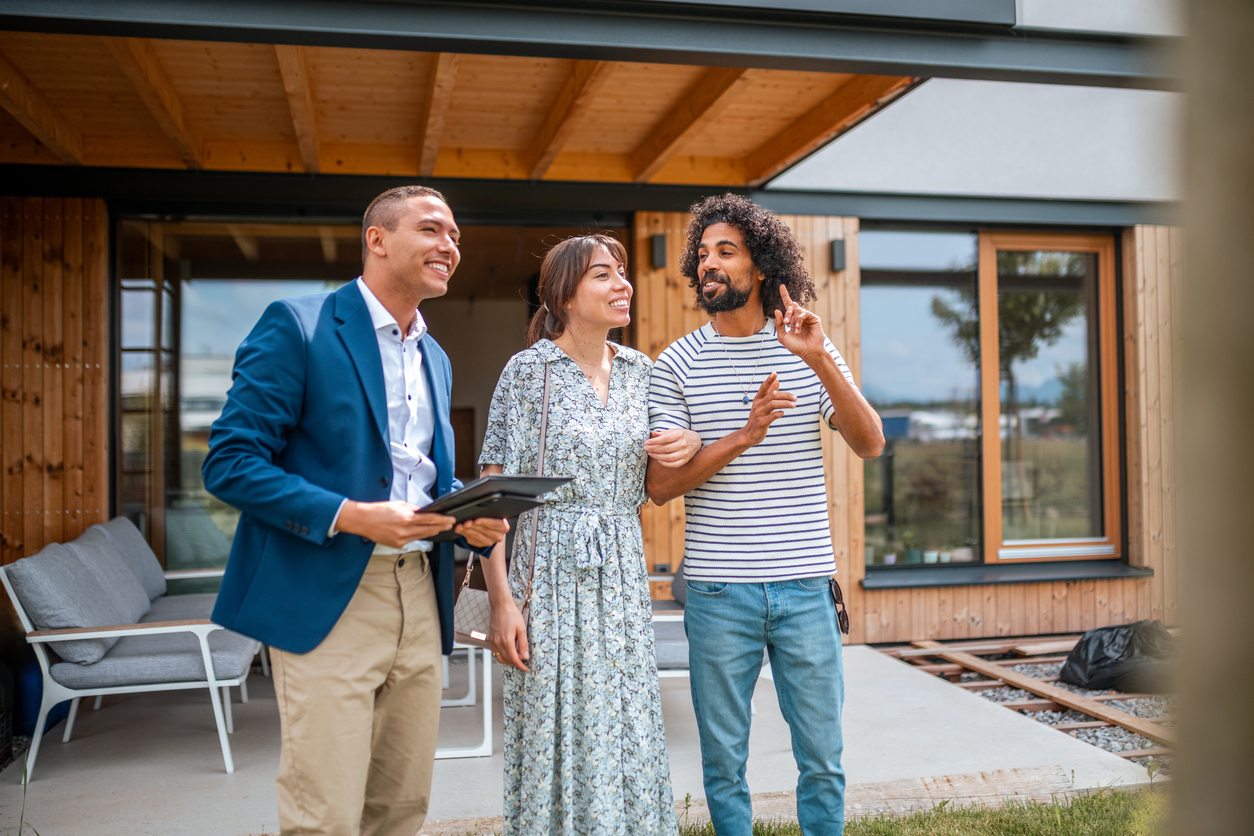 Strategies for crafting high performing property management rental listings